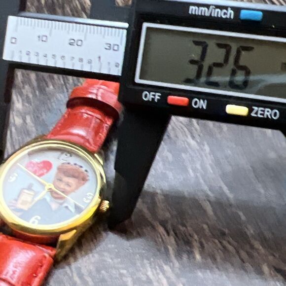I Love Lucy Lucille Ball Watch Women 31mm Gold Tone Red Leather Band New Battery - Picture 5 of 11